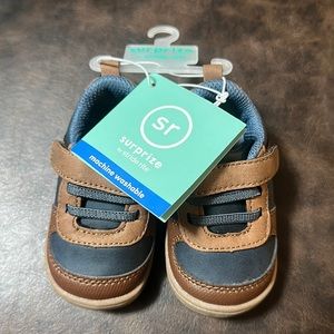 SURPRISE BY STRIDE RITE KILLIAN SNEAKER: BROWN/BLUE: NEW WITH TAGS: SIZE 4